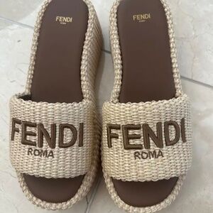 FENDI Fendi Sunshine Natural Raffia Flatform Slides